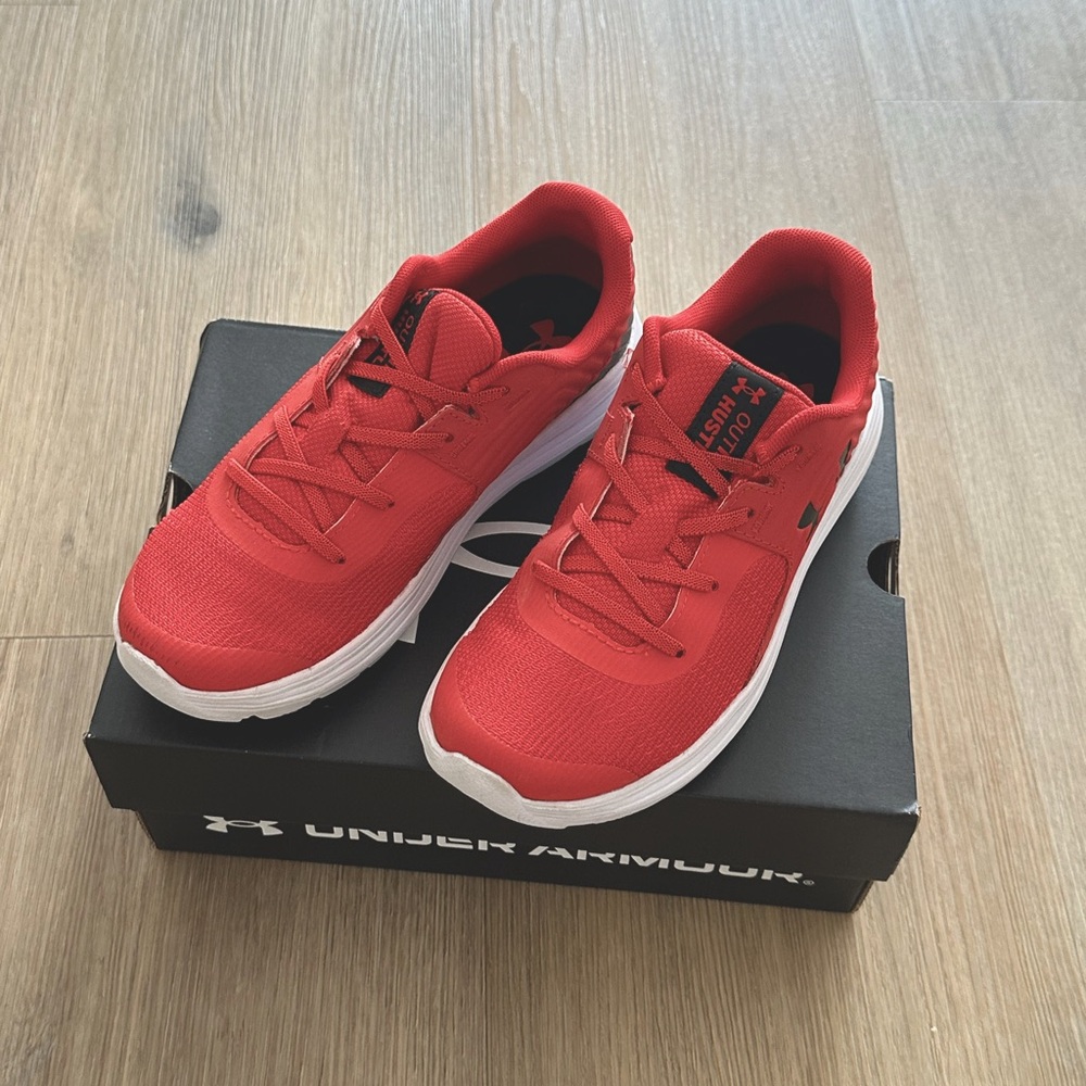 Under Armour Boys Trainers UA BPS Outhustle AL Size 3Y Fits 9-10 year old boys